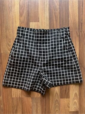 Zara Windowpane Print Shorts – Size Small